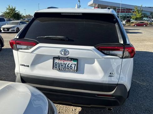 Used 2021 Toyota RAV4 LE AWD/4WD image 6