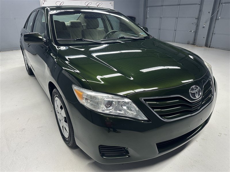 Used 2011 Toyota Camry LE FWD image 9