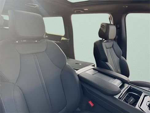 New 2026 Jeep Grand Wagoneer L 4WD w/ Premium Group I image 33