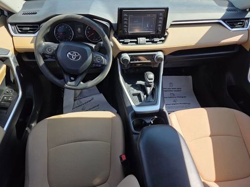 Used 2021 Toyota RAV4 LE FWD image 8