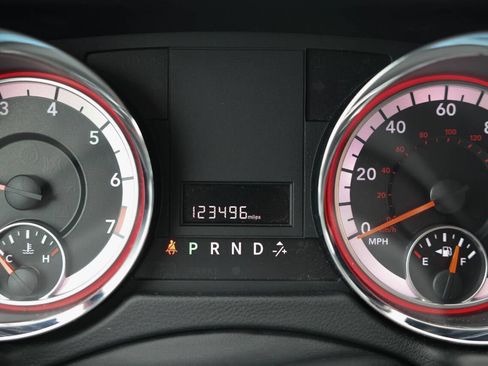 Used 2019 Dodge Grand Caravan SXT image 25