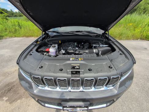 New 2025 Jeep Grand Cherokee Laredo X w/ Luxury Tech Group I image 9