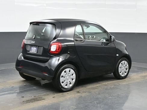 Used 2016 smart fortwo passion image 6