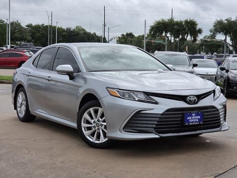 Used 2023 Toyota Camry LE w/ Convenience Package FWD image 2