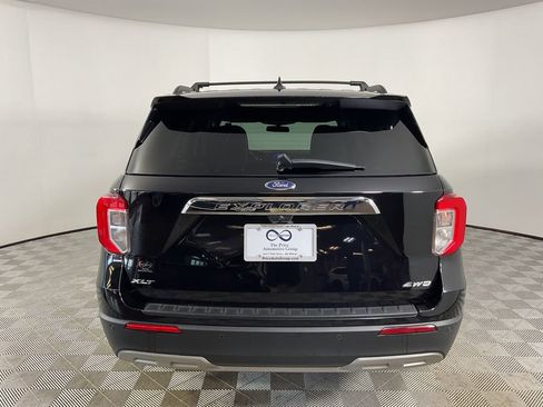 Used 2022 Ford Explorer XLT w/ Equipment Group 202A image 8