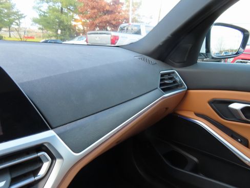 Used 2022 BMW 330i xDrive 330i xDrive w/ Driving Assistance Package image 23