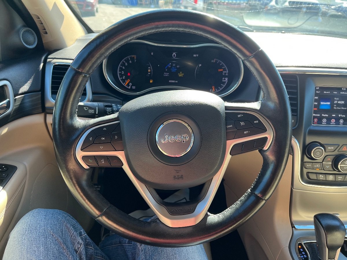 Used 2020 Jeep Grand Cherokee Laredo AWD/4WD image 17
