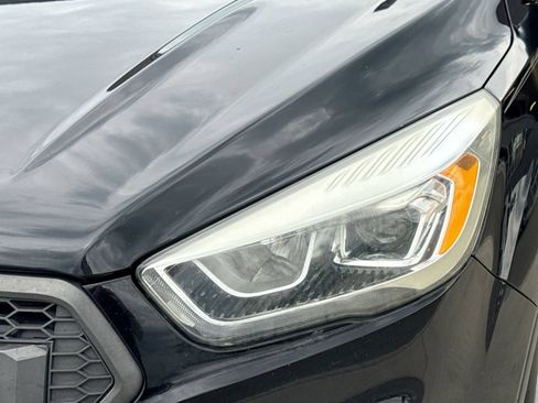 Used 2017 Ford Escape SE w/ Equipment Group 201A FWD image 12