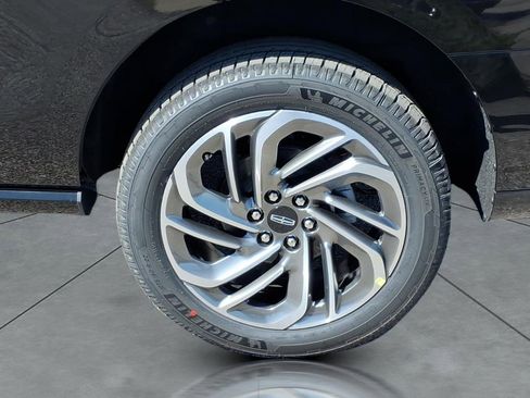 New 2026 Lincoln Navigator Reserve AWD/4WD image 4