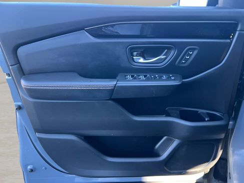 Used 2025 Honda Pilot TrailSport image 24