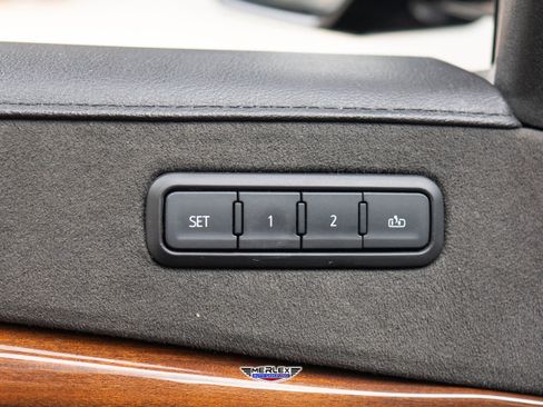 Used 2020 Cadillac Escalade Premium Luxury image 41