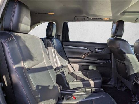 Used 2019 Toyota Highlander Limited image 28