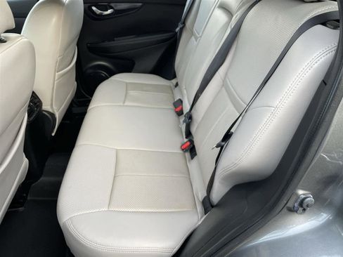 Used 2018 Nissan Rogue Sport SV w/ SV Technology Package image 14