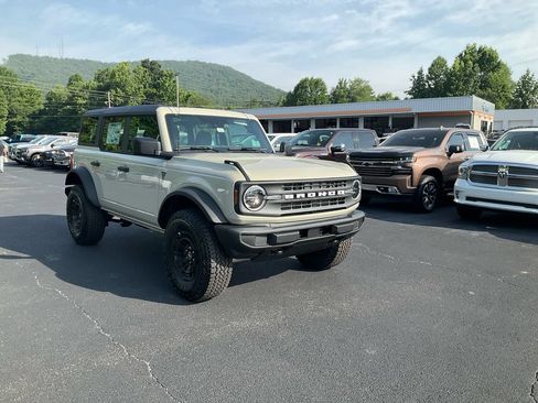 New 2026 Ford Bronco 4-Door w/ Sasquatch Package AWD/4WD image 3