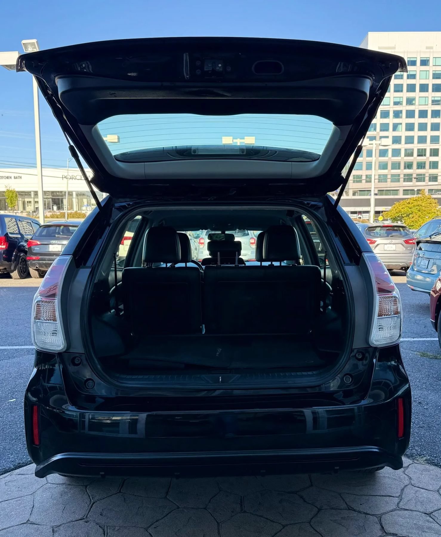 Used 2017 Toyota Prius V Four w/ Carpet Mat Package FWD image 36