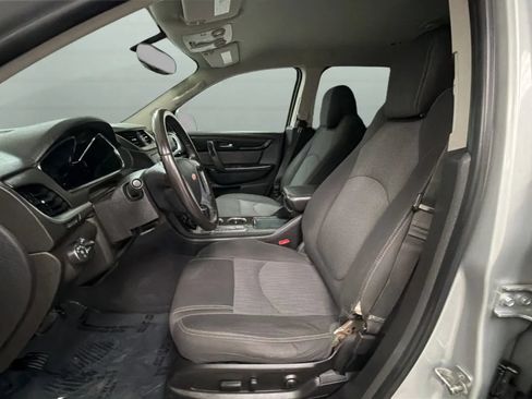 Used 2017 Chevrolet Traverse LT w/ Style and Technology Package FWD image 19