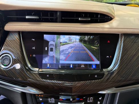 Used 2023 Cadillac XT6 Premium Luxury w/ Platinum Package FWD image 18