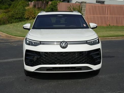 Used 2025 Volkswagen Tiguan SEL R-Line AWD/4WD image 2