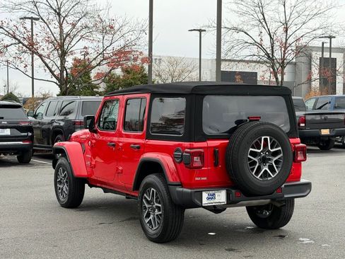 Certified 2024 Jeep Wrangler Sahara image 9