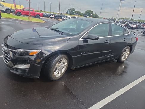 Used 2022 Chevrolet Malibu LS FWD image 2