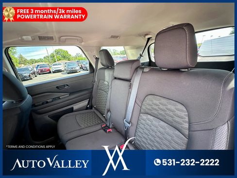 Used 2024 Nissan Pathfinder S image 21