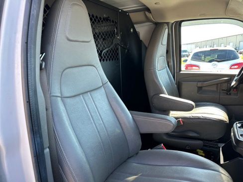 Used 2020 Chevrolet Express 3500 w/ Driver Convenience Package RWD image 33