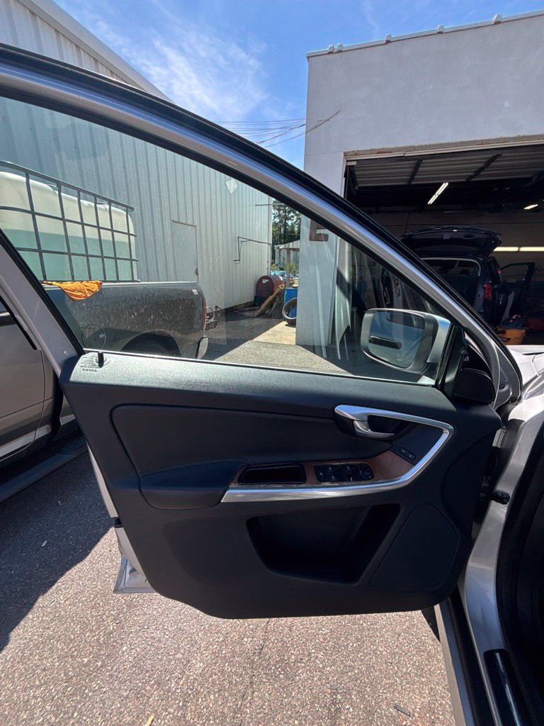 Used 2017 Volvo XC60 T5 Inscription w/ Preferred Option Package FWD image 10