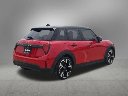 Used 2025 MINI Cooper 4-Door Hardtop FWD image 6