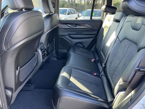 Used 2024 Jeep Grand Cherokee Altitude image 10