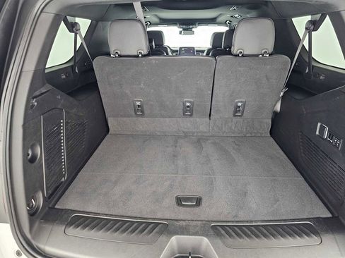 Used 2023 GMC Yukon XL SLT w/ SLT Premium Package image 16