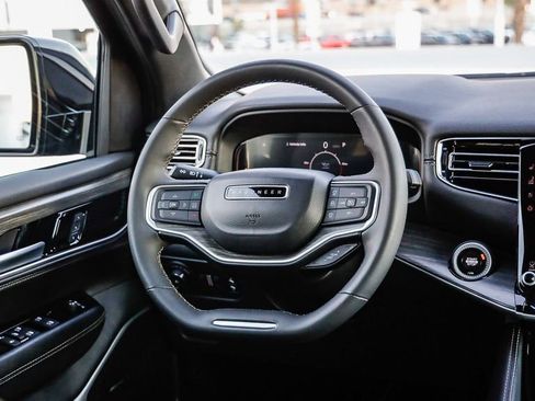 Certified 2024 Jeep Wagoneer L Series II w/ Flexible Seating Group image 16