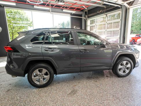 Used 2025 Toyota RAV4 XLE AWD/4WD image 4