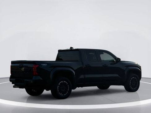 Used 2025 Toyota Tacoma TRD Sport AWD/4WD image 4