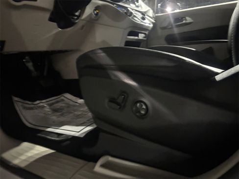 Used 2024 Chrysler Pacifica Touring-L image 27