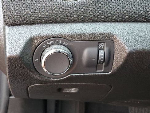 Used 2015 Chevrolet Cruze LT FWD image 29