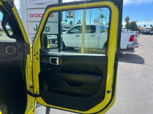 Used 2023 Jeep Wrangler Unlimited Sahara AWD/4WD image 41
