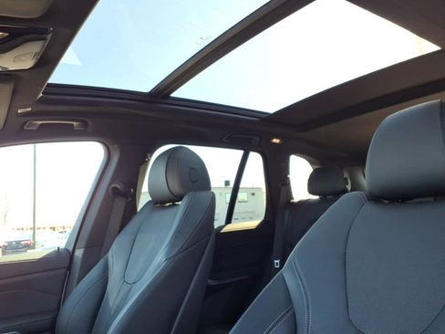 Used 2022 BMW X5 xDrive40i w/ M Sport Package image 18