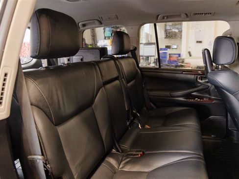 Used 2015 Lexus LX 570 4WD w/ Luxury Package image 34