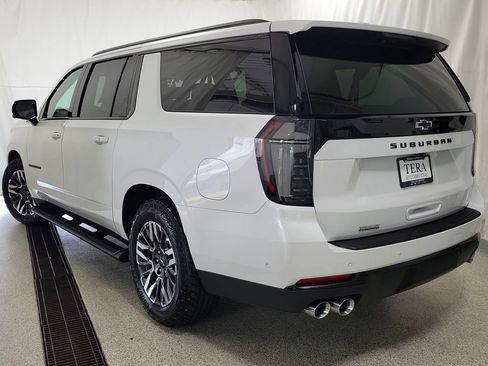 Used 2025 Chevrolet Suburban Z71 w/ Z71 Off-Road Package AWD/4WD image 8