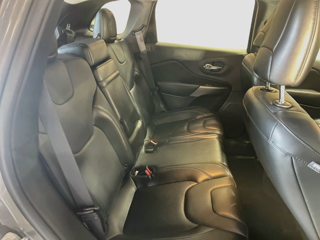 Used 2019 Jeep Cherokee Limited AWD/4WD image 27