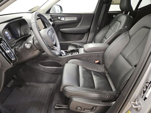 Used 2023 Volvo XC40 B5 Ultimate image 8