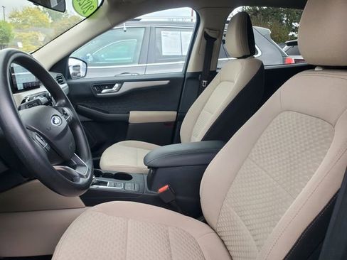 Used 2020 Ford Escape SE image 9