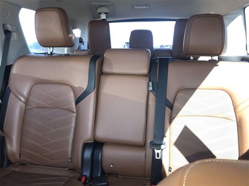 Used 2024 Nissan Pathfinder Platinum w/ Cargo Package image 22