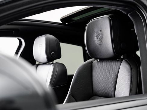 Used 2025 Porsche Macan image 10