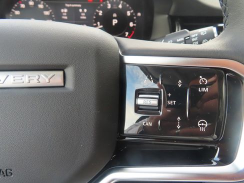 Used 2023 Land Rover Discovery Sport S image 30