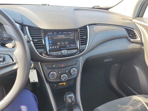 Used 2020 Chevrolet Trax LS image 15