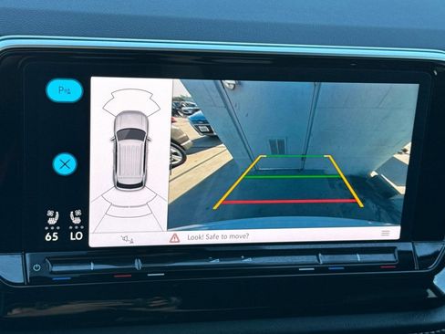 Used 2025 Volkswagen Atlas Cross Sport SE image 16