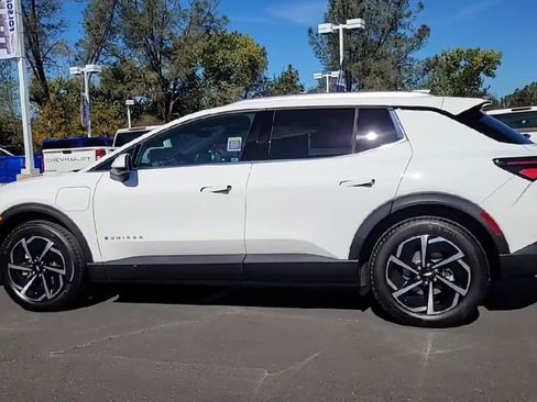 New 2026 Chevrolet Equinox EV LT image 6