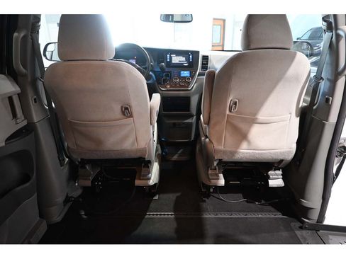 Used 2017 Toyota Sienna LE FWD image 20