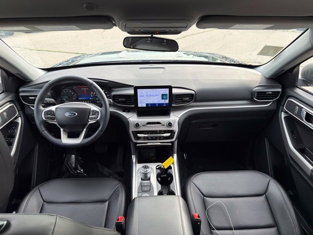 Used 2024 Ford Explorer XLT w/ Equipment Group 202A AWD/4WD image 29